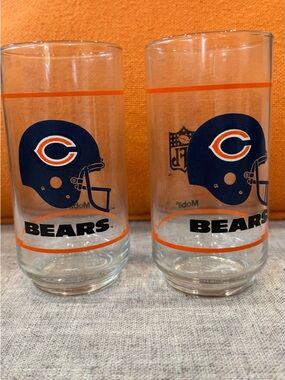 VINTAGE NFL Chicago Bears GLASS Beer Drink Glassware Mobil Gas Nice Set Of 2